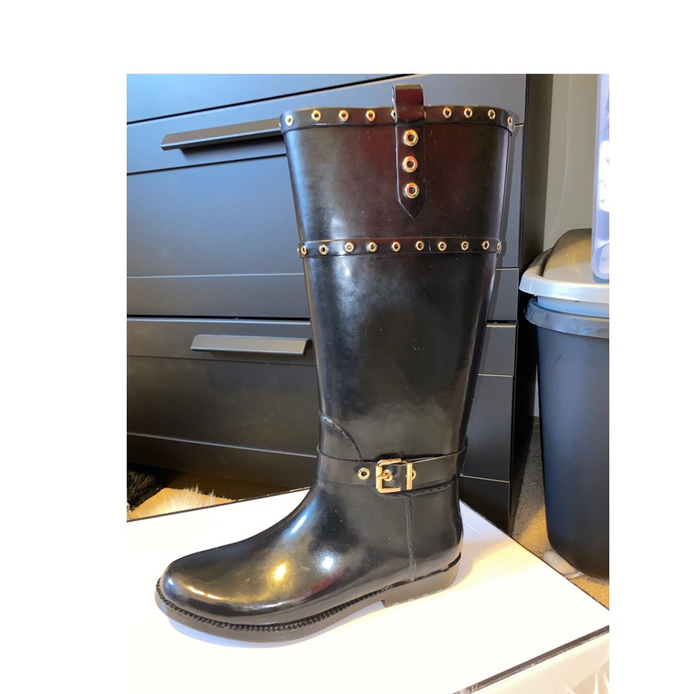 Guess rain boots